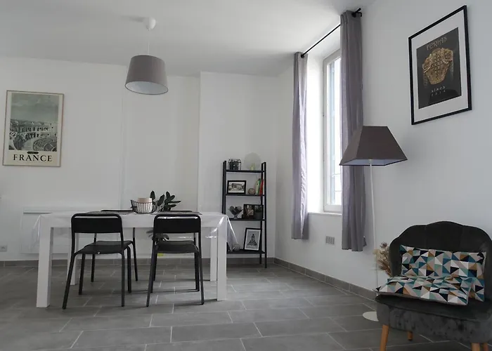 Maison Carrée/Coeur historique de Nîmes - Superbe Appt 55m²
